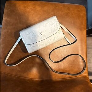 Elegant White Simply Vera Cross Body Purse